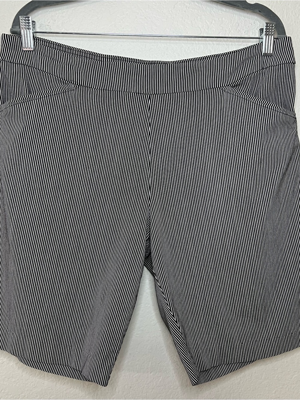 Liz Claiborne Black & White Striped Stretchy Classic Shorts Women’s Size XL